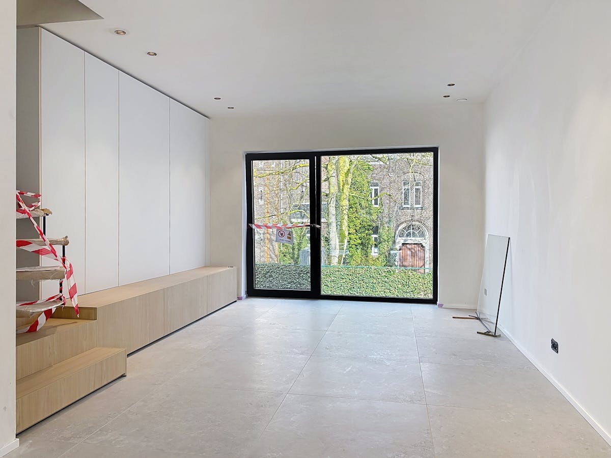 Maison récemment construite avec cour municipale et terrasse ensoleillée à Roeselare. - photo 5