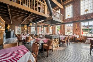 Volledig VERNIEUWD en RUIM handelspand met gezellig restaurant, gelegen op een TOPLOCATIE met uitstekende visibiliteit in centrum Kortrijk. Het...