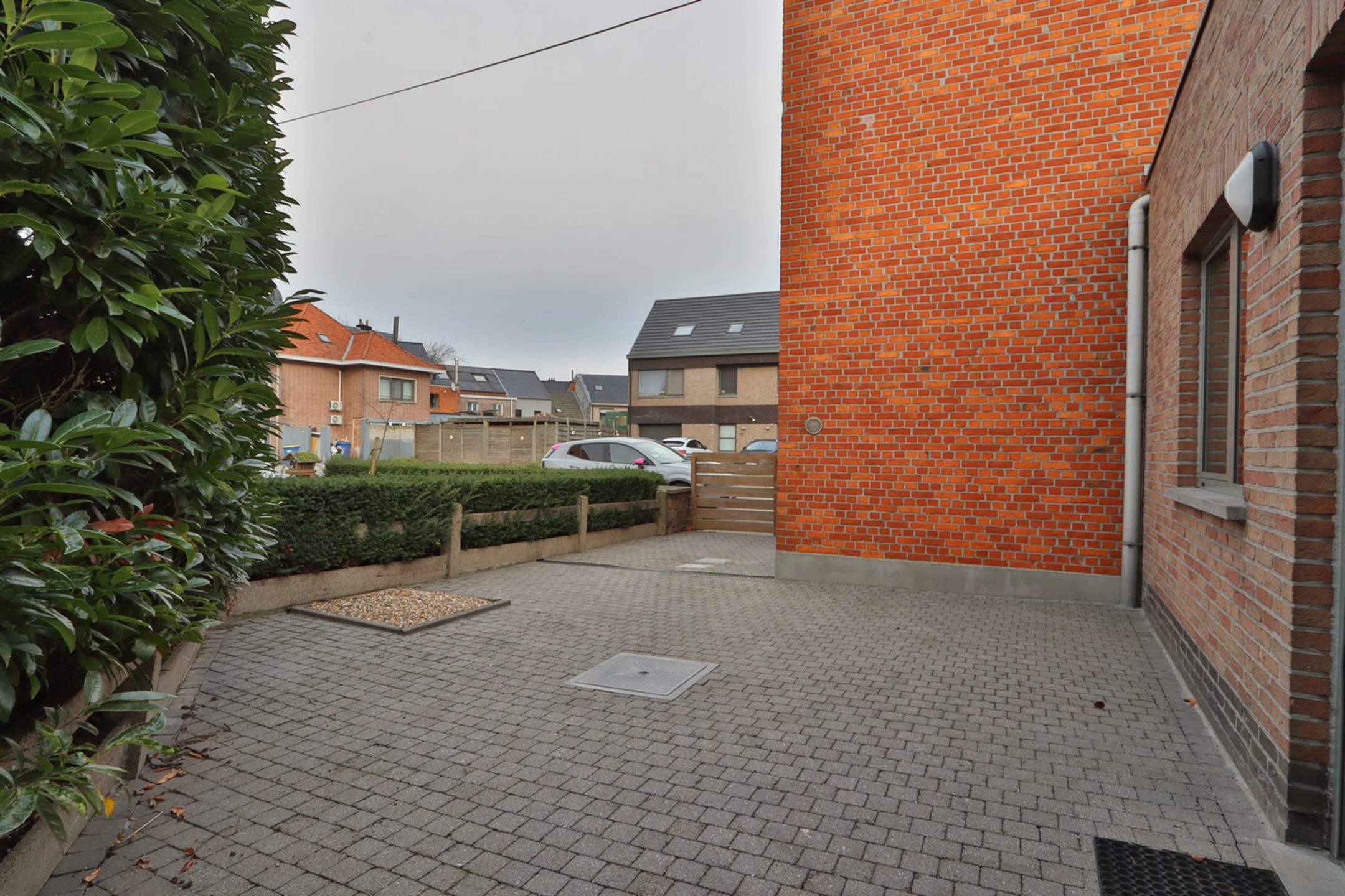 Woning met 2 slpks en terras in Melsele te huur! - foto 1