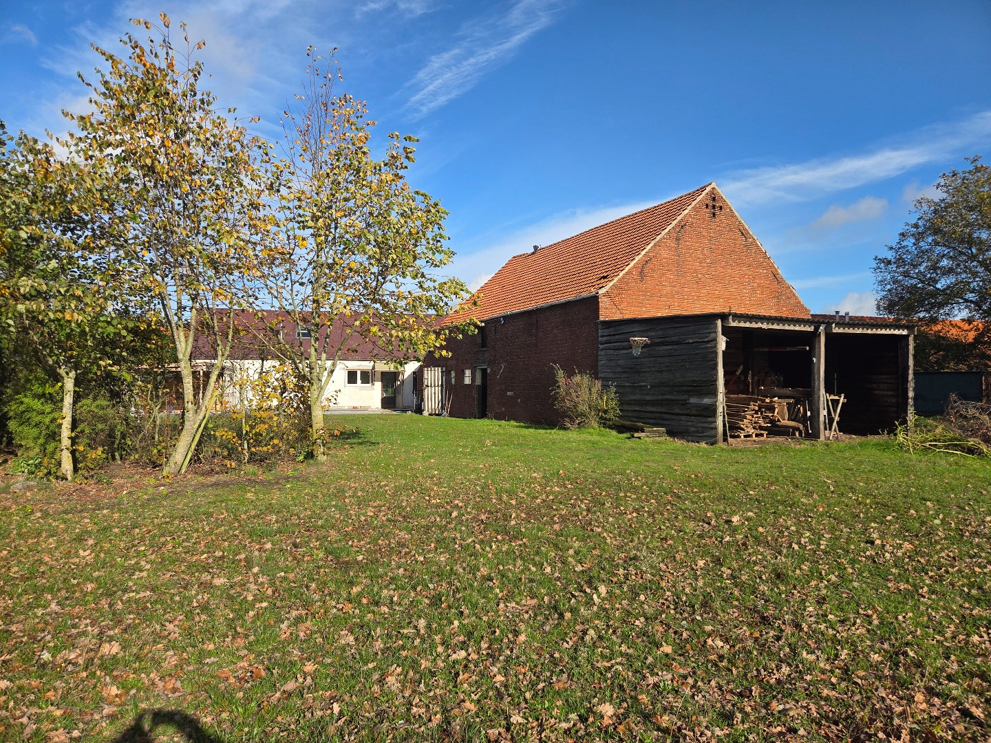 Woning met 3 slpks, schuur met 3 stallen en weiland op 2.288 m² nabij Geel-centrum ! - foto 1