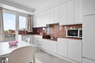 Instapklaar appartement met garagebox te Merksem Lambrechtshoekenlaan 250Standingvol appartement op de 4e verdieping van een verzorgd gebouw met...