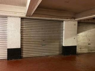 GANSHOREN - Located under the building called TWENTY-ONE, nice garage box with manual door (5m x 3m) and access to the underground area through...