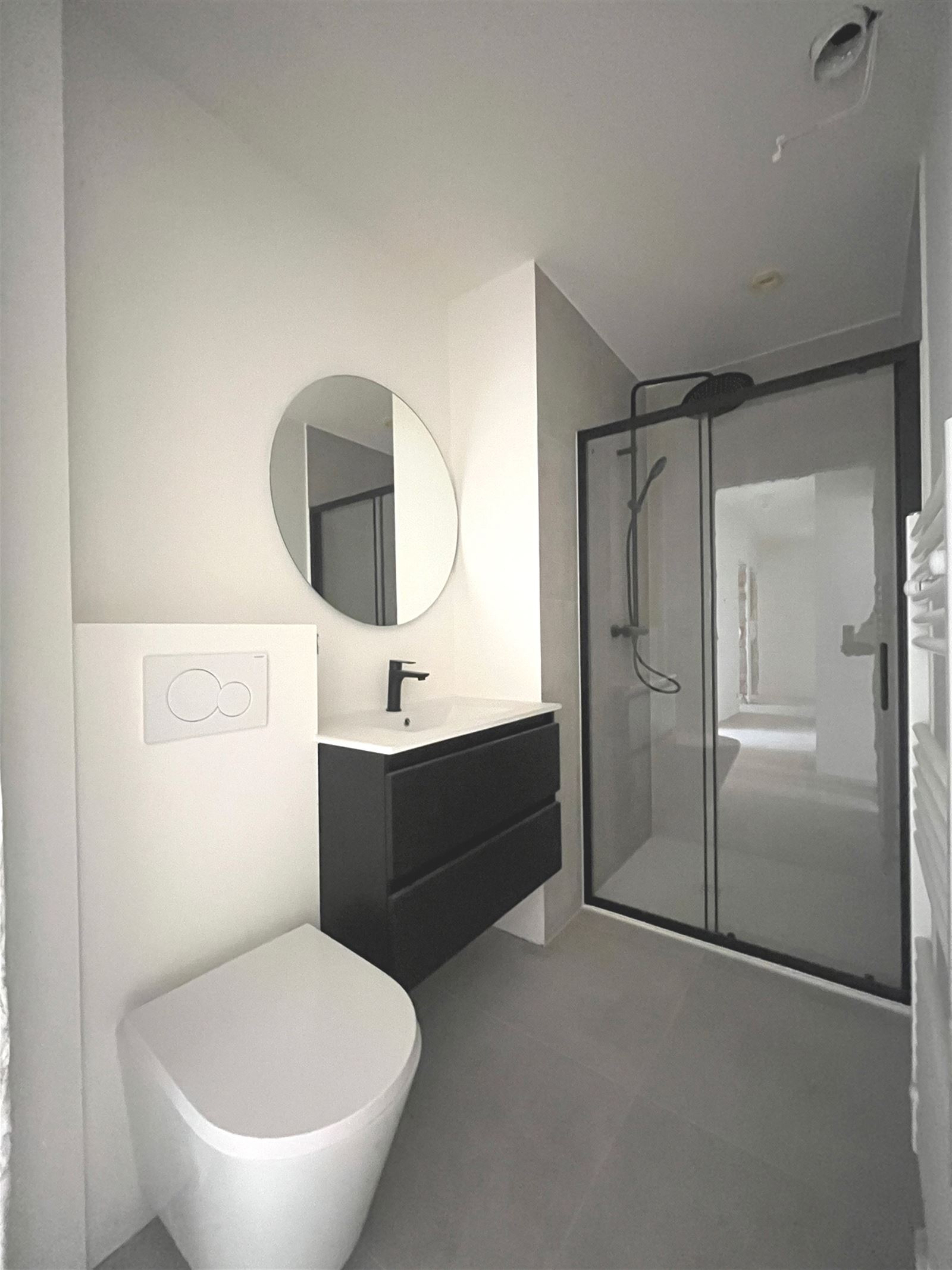 Gerenoveerd Appartementsgebouw te Berchem - foto 3