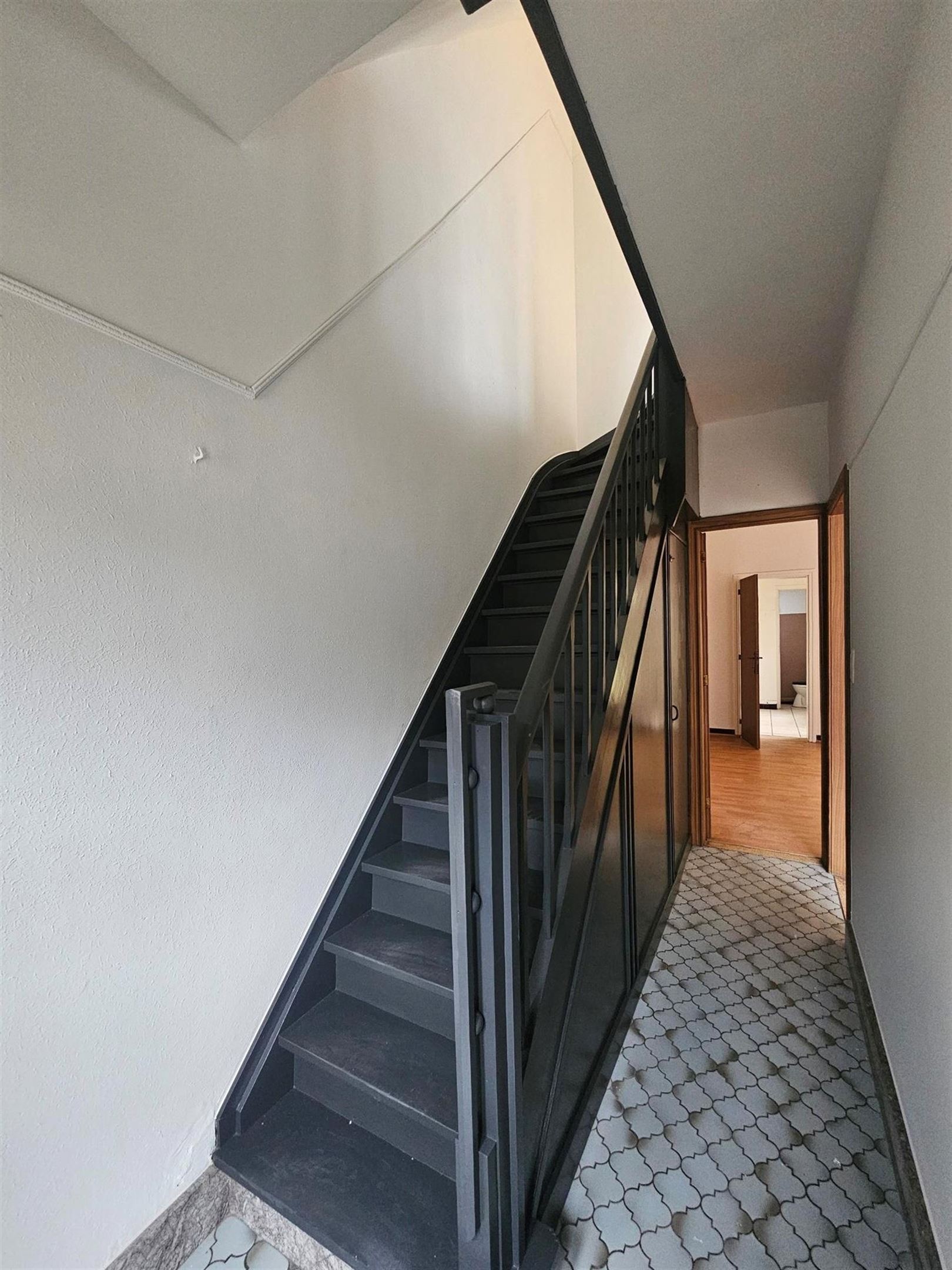 Zeer gunstig gelegen burgerwoning in autoluwe woonwijk. - foto 3