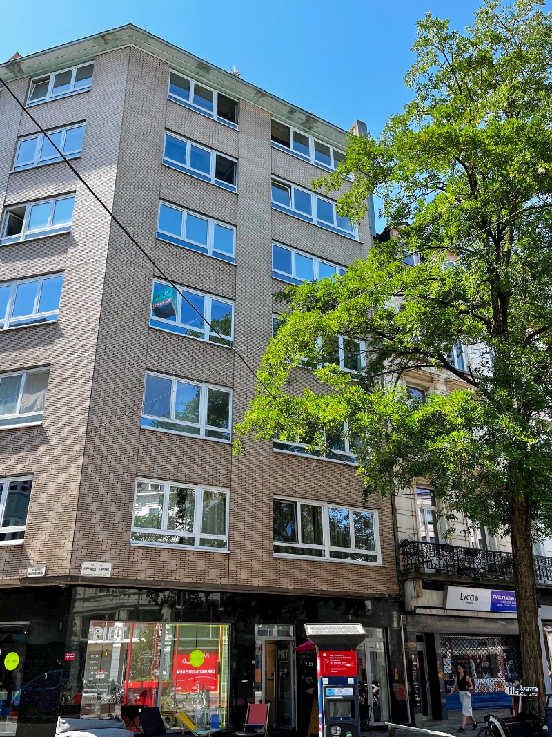 APPARTEMENT MET TWEE SLAAPKAMERS GELEGEN IN HARTJE GENT - foto 1