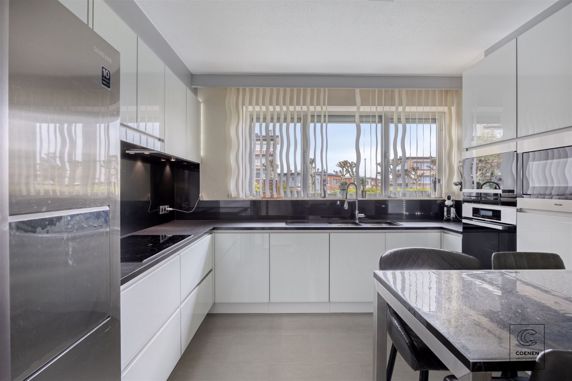 Ruim appartement met 3 slpk en schitterende tuin te Merksem! - foto 4