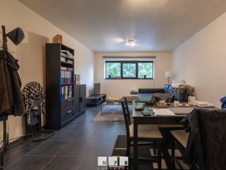<span><strong>APPARTEMENT OP DE EERSTE VERDIEPING MET TERRAS, 1 SLAAPKAMER, AUTOSTAANPLAATS, GARAGE EN KELDERBERGING IN HET CENTRUM VAN DILSEN <br /><br />TROEVEN<br /></strong>- Gelegen in het centrum van Dilsen. Alle belangrijke voorzieningen in de buurt! <br />- Momenteel verhuurd. Ideale investering! <br />- EPC- label C: energiezuinig pand. <br />- Elektriciteit conform! <br />- Asbestveilig pand!<br />- Privatieve kelderruimte, autostaanplaats en garage.<br />- Terras. <strong><br /></strong><strong><br />KELDERVERDIEPING (-01) <br /></strong>- Privatieve kelderruimte.<strong><br /><br />VERDIEPING +01<br /></strong>- Inkom (1,40m x 4,00m = 5,60m²): tegelvloer. <br />- Woonkamer (6,00m x 4,00m = 24,00m²): tegelvloer. </span><br /><span>- Keuken (2,50m x 2,40m = 6,00m²): geïnstalleerde keuken met onderkasten, bovenkasten, keramische kookplaat, dampkap, oven, koelkast, dampkap; spoeleiland met spoelbak, onderkast en zitplaats, tegelvloer.</span><strong><span><br /></span></strong>- Slaapkamer 1 <span> (3,00m x 3,40m = 10,20m²): schuifraam naar het terras, tegelvloer. </span><br /><span>- Badkamer (2,35m x 1,60m = 5,60m²): geïnstalleerd badmeubel met enkele lavabo; aansluiting wasmachine, douchecabine, hangtoilet, wandbetegeling, tegelvloer.</span><br /><br /><span><strong>EXTERIEUR</strong></span><span><strong><br /></strong><span>- Garage aan de achterzijde van het perceel bereikbaar via achtergelegen weg.<br />- Autostaanplaats gelegen achter gebouw, eveneens bereikbaar via achtergelegen weg.</span><br />- Terras (3,50m x 3,50m = 12,25m²): Trap naar het gelijkvloers.<br /><br /><span><strong>EXTRA</strong><br />Voor de verkoop van de afzonderlijke appartementen zal een basisakte opgesteld dienen te worden. De vermelde verkoopprijs is exclusief het aandeel in de kost van deze basisakte en landmeter. De vermelde KI's kunnen naar aanleiding van het creëren van de basisakte wijzigen. <br /><br /><strong>TOELICHTING VERHUURD APPARTEMENT</strong><br />Dit appartement wordt momenteel verhuurd. De koper dient dus rekening te houden met het lopende huurcontract. De huurovereenkomst opzeggen voor eigen bewoning kan van zodra u eigenaar bent en mits een opzegtermijn van 6 maanden. U dient er rekening mee te houden dat de huurder deze termijn krijgt om een nieuwe woning te zoeken.</span> <br /><br />Bekijkt u deze advertentie via een aanverwante vastgoedsite, surf dan zeker naar onze website <strong>www.N78vastgoed.be</strong> voor een uitgebreide beschrijving en foto's. <strong>Meer info: +32 (0)89 86 18 88 of info@N78vastgoed.be.</strong></span>