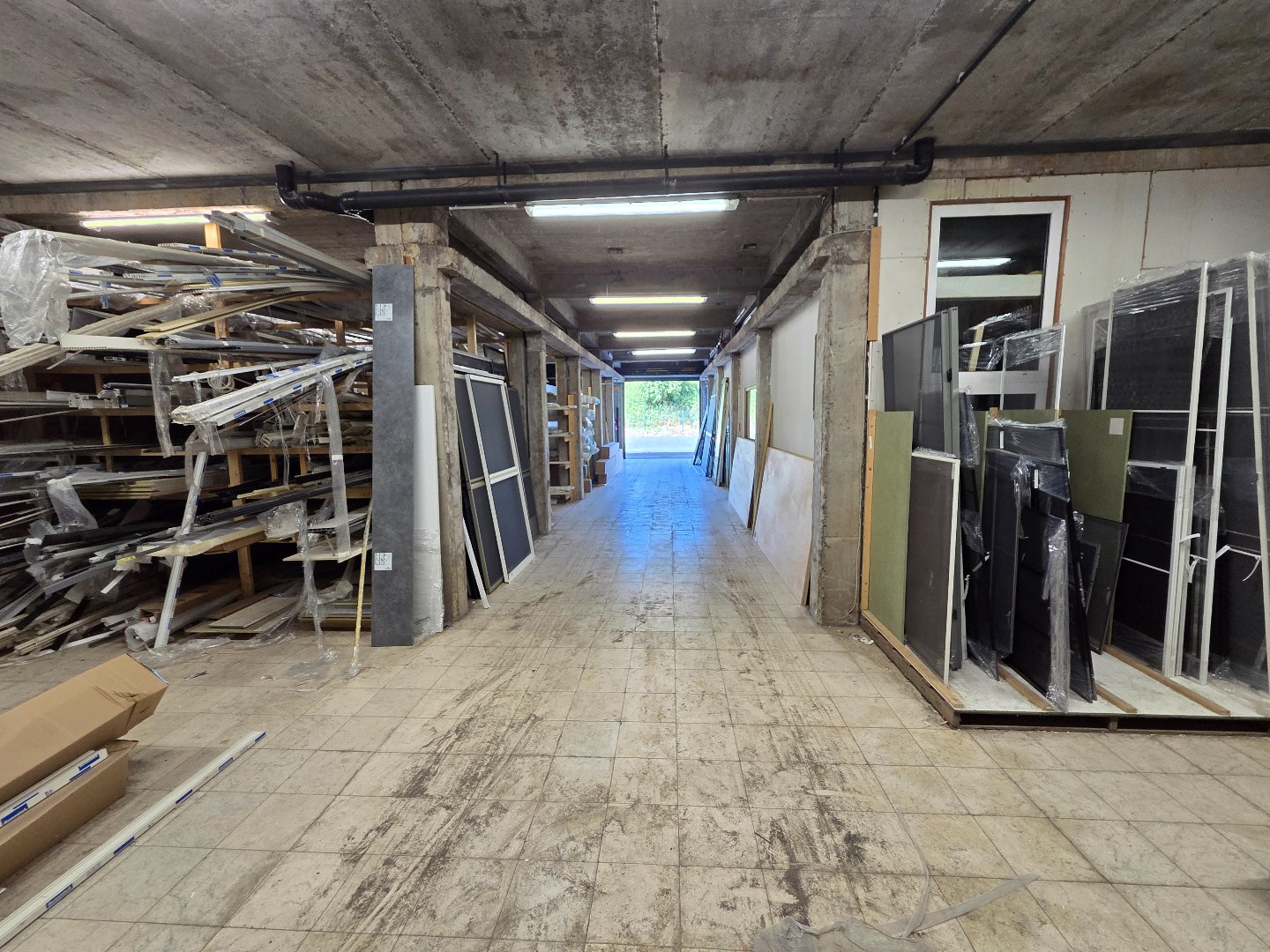 Magazijn van 220m² op commercieel centrum Pottelberg - foto 3
