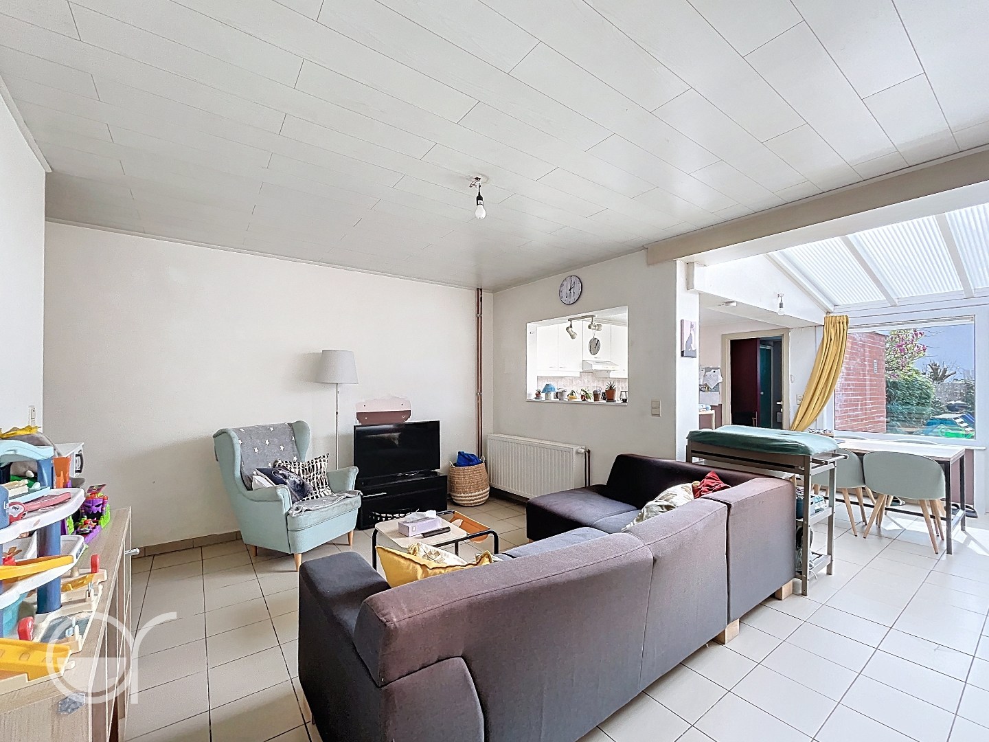 Rijwoning met 2 slaapkamers, bureauruimte en zonnig stadstuintje in centrum Drongen - foto 4