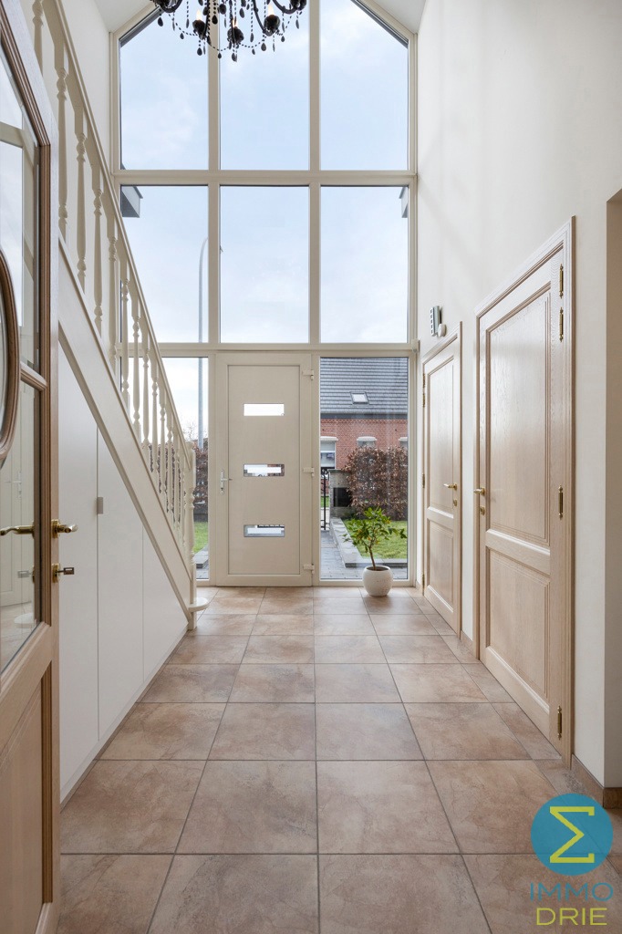 Zeer ruime villa met bijgebouw op een perceel van 1.608m² - foto 4