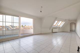 Huurprijs: 1.050 EUR per maand+ 50 EUR per maand voor ondergrondse autostaanplaats+ 50 EUR per maand gemeenschappelijke kostenKosten...