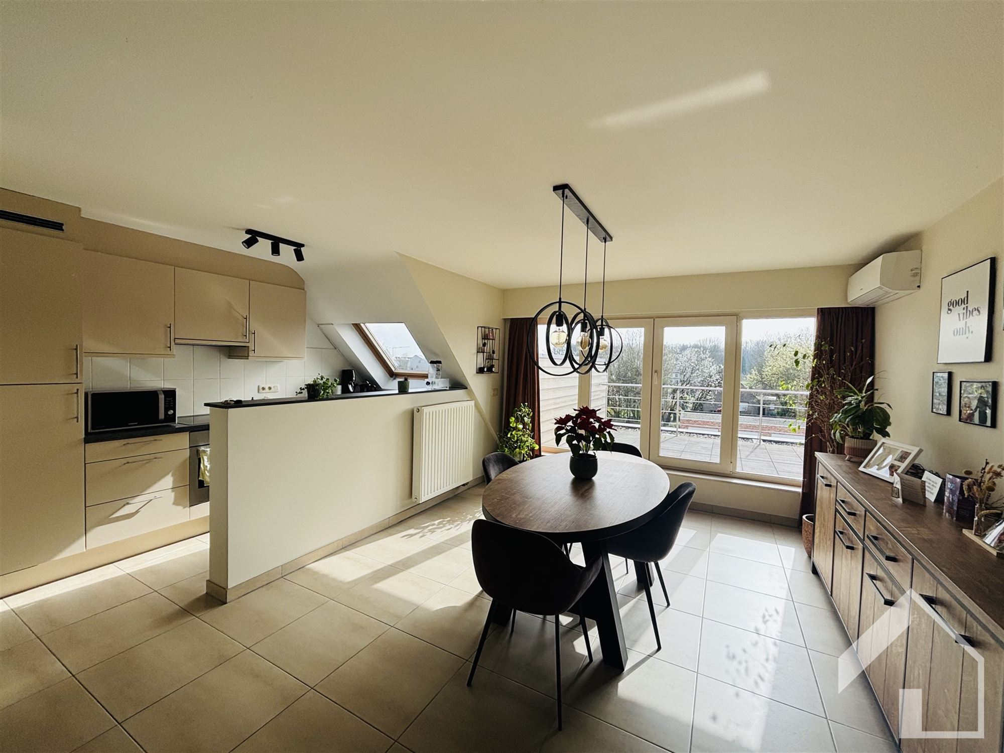 Mooi 1-slaapkamerappartement met groot terras - foto 2