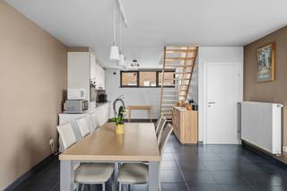 Bent u op zoek naar een uiterst energiezuinig appartement in Erpe-Mere? Dit moderne duplex-appartement aan de Steenstraat 42 (bus 05) biedt...