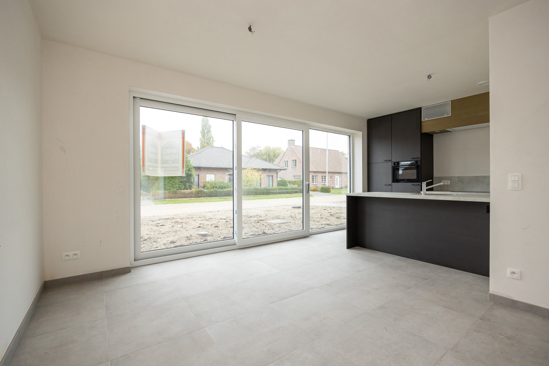 Halfopen woning met 3 slaapkamers en carport/fietsenberging op perceel van ca 320m² - foto 5
