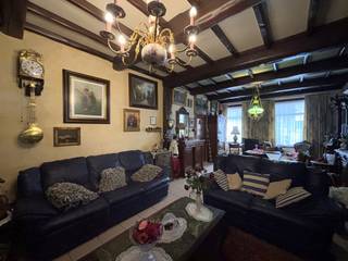 Op slechts enkele minuten wandelen van het centrum van Leopoldsburg vindt u deze ruime halfopen woning met 6 slaapkamers en een garage van maar...