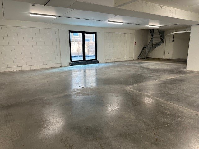 Bent u straks eigenaar van een fietsplaats  op de gelijkvloerse verdieping van de res. Bel Air  ?    Gemeenschappelijk elektrisch oplaadpunt voor fietsen - foto 4