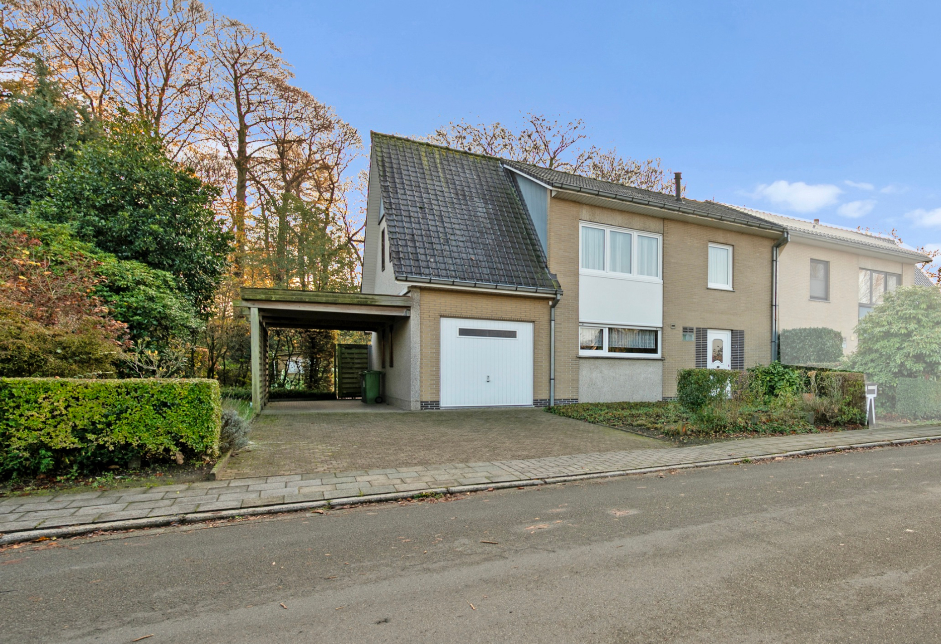 Charmante gezinswoning met garage en zonnige tuin in Sinaai! - foto 1