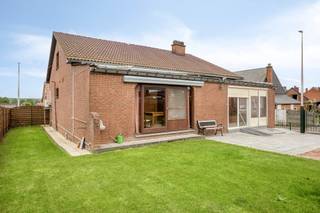 Cette maison de plain-pied soigneusement entretenue offre une combinaison unique d’espace, de luminosité et de potentiel dans un environnement...