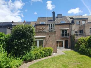 Ruim duplex appartement met garage en kelder in Geraardsbergen centrum.<br />Statig uiterlijk en modern binnenin met veel lichtinval. In nieuwstaat.<br />130m , Epc B, 2slk (of3), 1 badk, grote leef-eetruimte, terras, onmiddellijk beschikbaar en instapklaar. Alle info op de website:<br />http://www.tekoop-forsale-appartement-geraardsbergen.be<br />https://appartement-hunnegem12-geraardsbergen-130m-luxe-393740406730.europe-west2.run.app