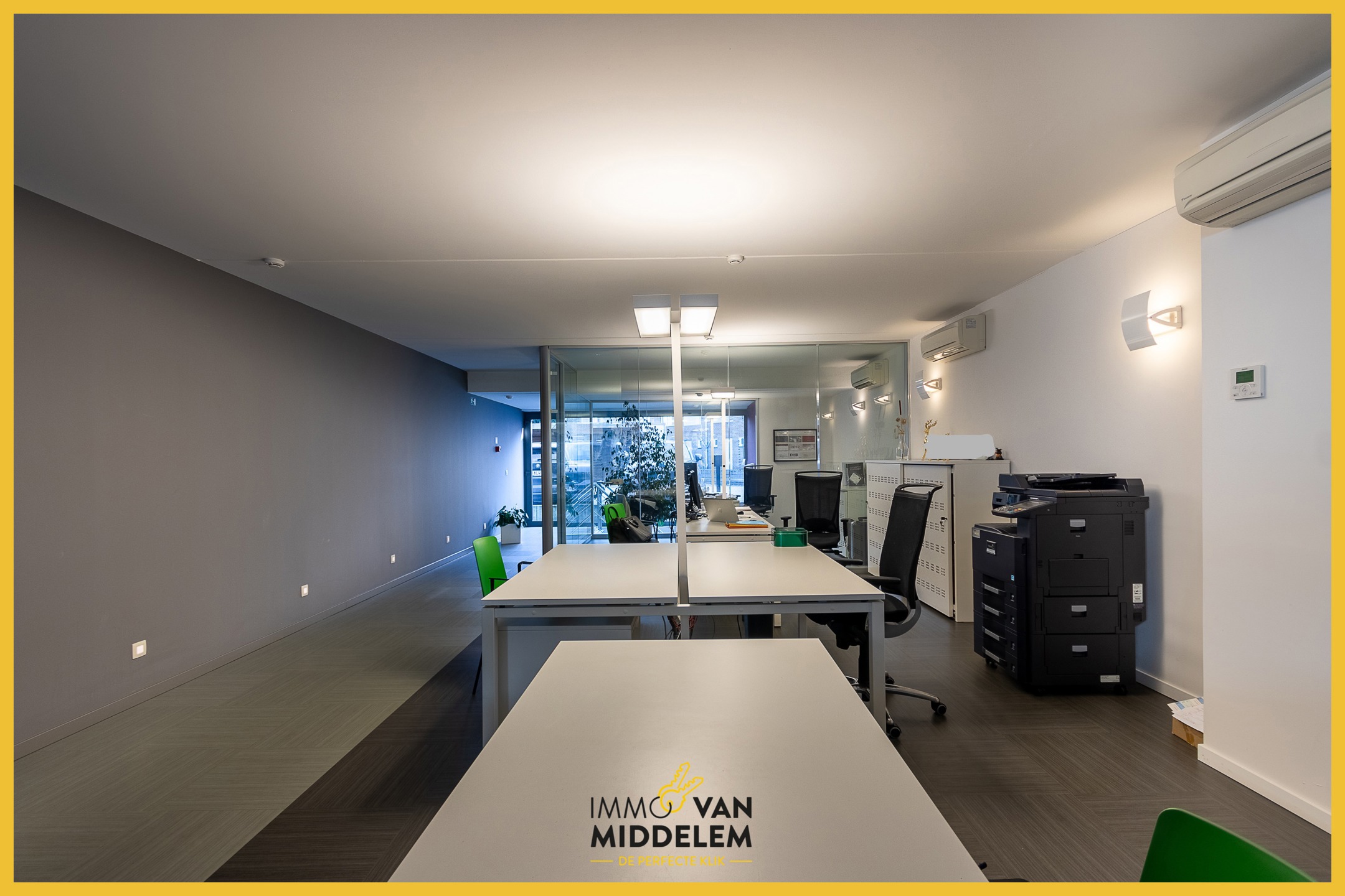 ENERGIEZUINIGE HANDELSRUIMTE MET 2 PARKINGS TE ZELLIK - foto 2