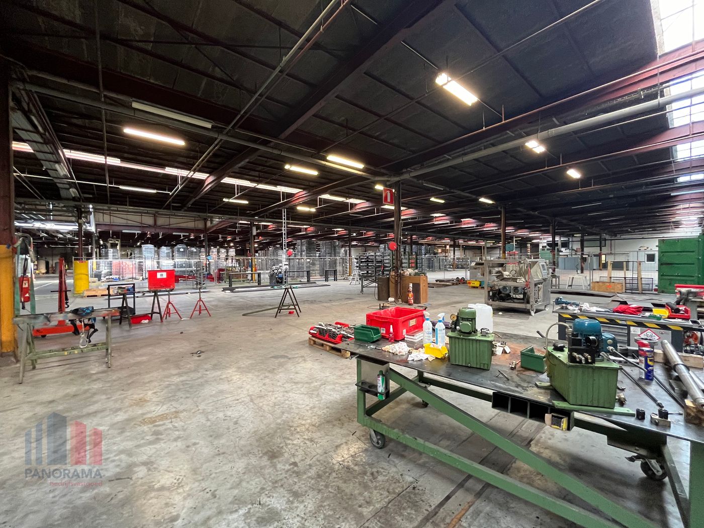 Bedrijfsgebouw 8.000m² op top locatie naast E17 - photo 2