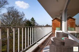 Prima startersappartement of interessante investering met een prima ZW-georiënteerd terras op een aangename ligging nabij domein Hof ter Linden &...