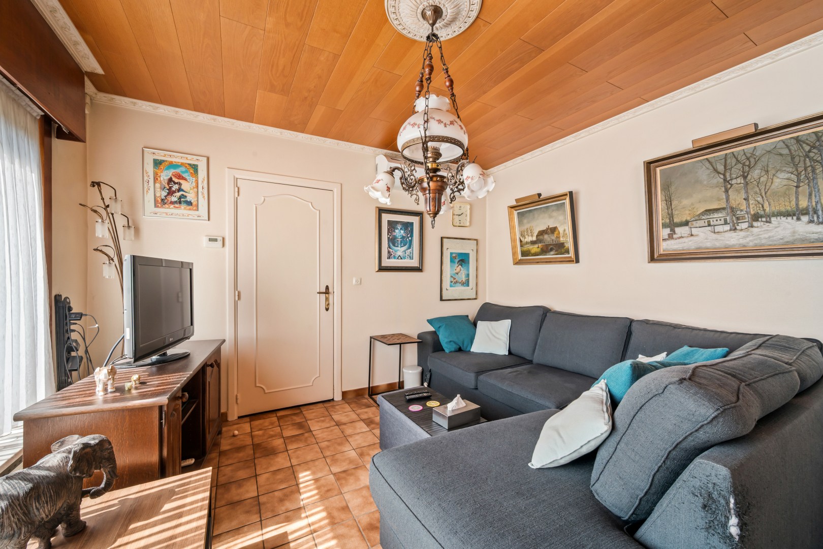 Gezinswoning met 3 slaapkamers en inpandige garage op 699 m². - foto 5
