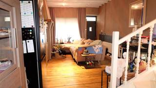 Wij zijn op zoek naar een investeerder voor deze charmante woning gelegen op het mooiste dorpsplein van Haasdonk.Gelijkvloers (65m²)Ruime leefruimte...