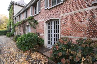 Kantoorruimte / directiebureel ca. 65m² op plancher te Edegem uiterst rustig gelegen in het kasteeldomein Arendsnest in gerestoreerde...
