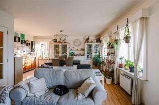 DE PINTE - Bent u op zoek naar een ruim 3-kamerappartement vlakbij openbaar vervoer?Dan is dit pand misschien wel wat u zoekt! De belangrijkste...