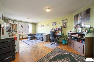 Dit gezellig en altijd goed onderhouden appartement bevindt zich op de vijfde verdieping van de Frank Craeybeckxlaan, een rustige en...