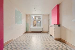 Charmante woning met 4 slaapkamers, 1 bureau, 1 badkamer, terras en omheinde tuin.In deze levendige straat woon je op een plek waar dynamiek en rust...