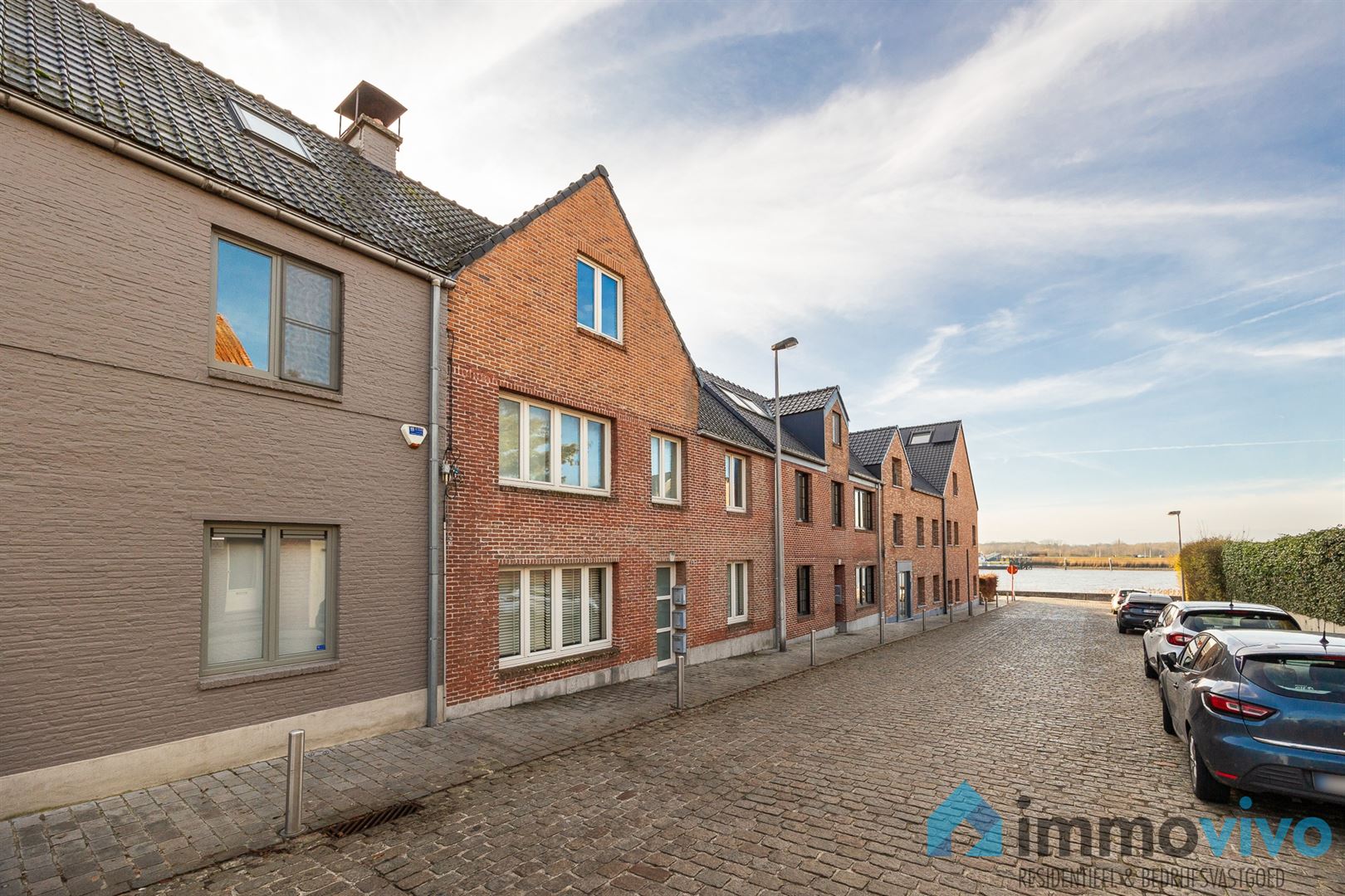 Gelijkvloersappartement met 2 slaapkamers en terras. - foto 2