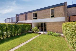 Maison spacieuse avec jardin à DeinzePrès du centre de Deinze, vous trouverez cette spacieuse maison de bel-etage sur un terrain de 252 m².La...