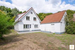 Residentieel gelegen villa met perfecte oriëntatie in de Eldonkwijk nabij alle faciliteiten. Deze klassieke villa werd recent grotendeels...
