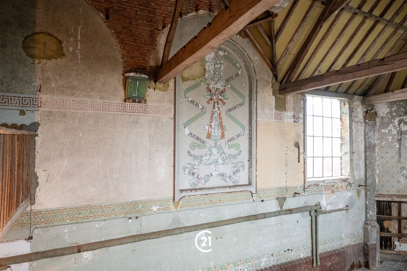 Uitzonderlijk renovatieproject met authentieke kapel! - foto 5