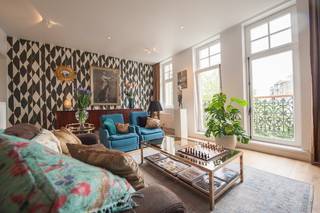 APPARTEMENT UNIQUE DANS UNE MAISON DE MAITRE CLASSIFIE, AU PLACE PRINCESSE CLEMENTINE3ième étage : Entrée, joli séjour avec vue magnifique sur la...