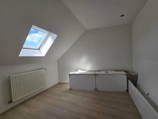 Welkom in dit charmante appartement in het hart van Bree, met een comfortabele woonoppervlakte van 91 m². Deze woning biedt twee slaapkamers,...