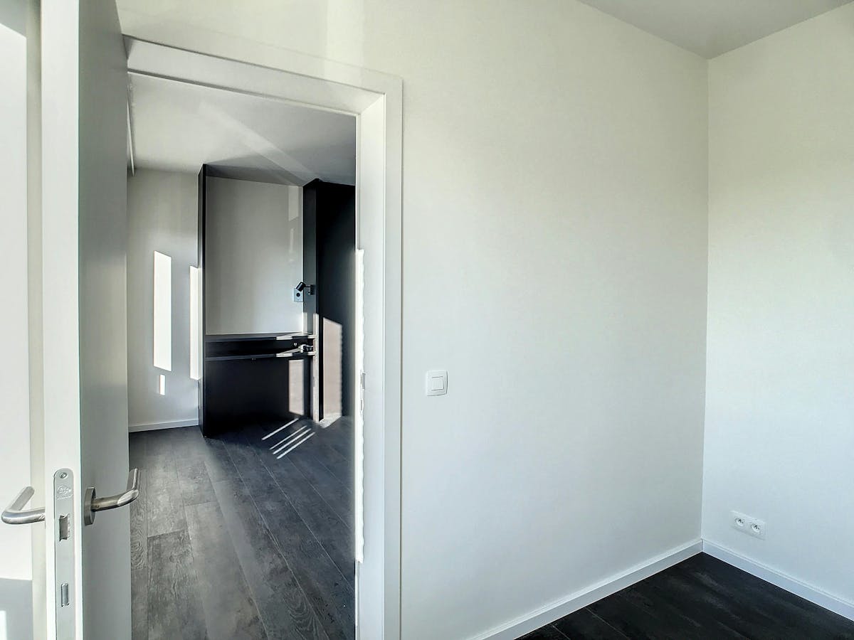Gerenoveerd appartement met 2 slaapkamers en terras te huur in Merksem - foto 5