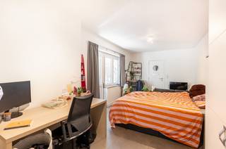 <p><span>Dit studentengebouw is gelegen in de Universiteitsbuurt van de Universiteit Antwerpen en omvat 4 studentenstudio's en 3 studentenkamers. </span></p><p><span> </span></p><p><span>De studentenstudio's beschikken over een eigen keuken en badkamer, de studentenkamers delen een keuken maar hebben wel hun eigen badkamer.</span></p><p><span> </span></p><p><span>Huuropbrengst voor academiejaar 2026-2027: €55.200/jaar.</span></p><p><span> </span></p><p><span>Voor meer informatie kan u steeds contact opnemen via hello@peppertree.be. </span></p><p><span> </span></p><p><span> </span></p>