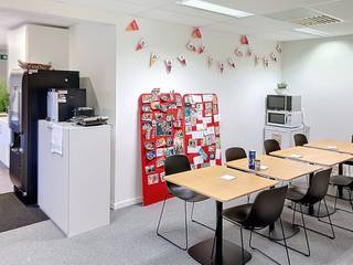 Te Luchthavenlaan 25A, 1800 Vilvoorde vinden we dit goed onderhouden, kwalitatief verhuurd kantoor van 667m² op de eerste verdieping, eveneens met...