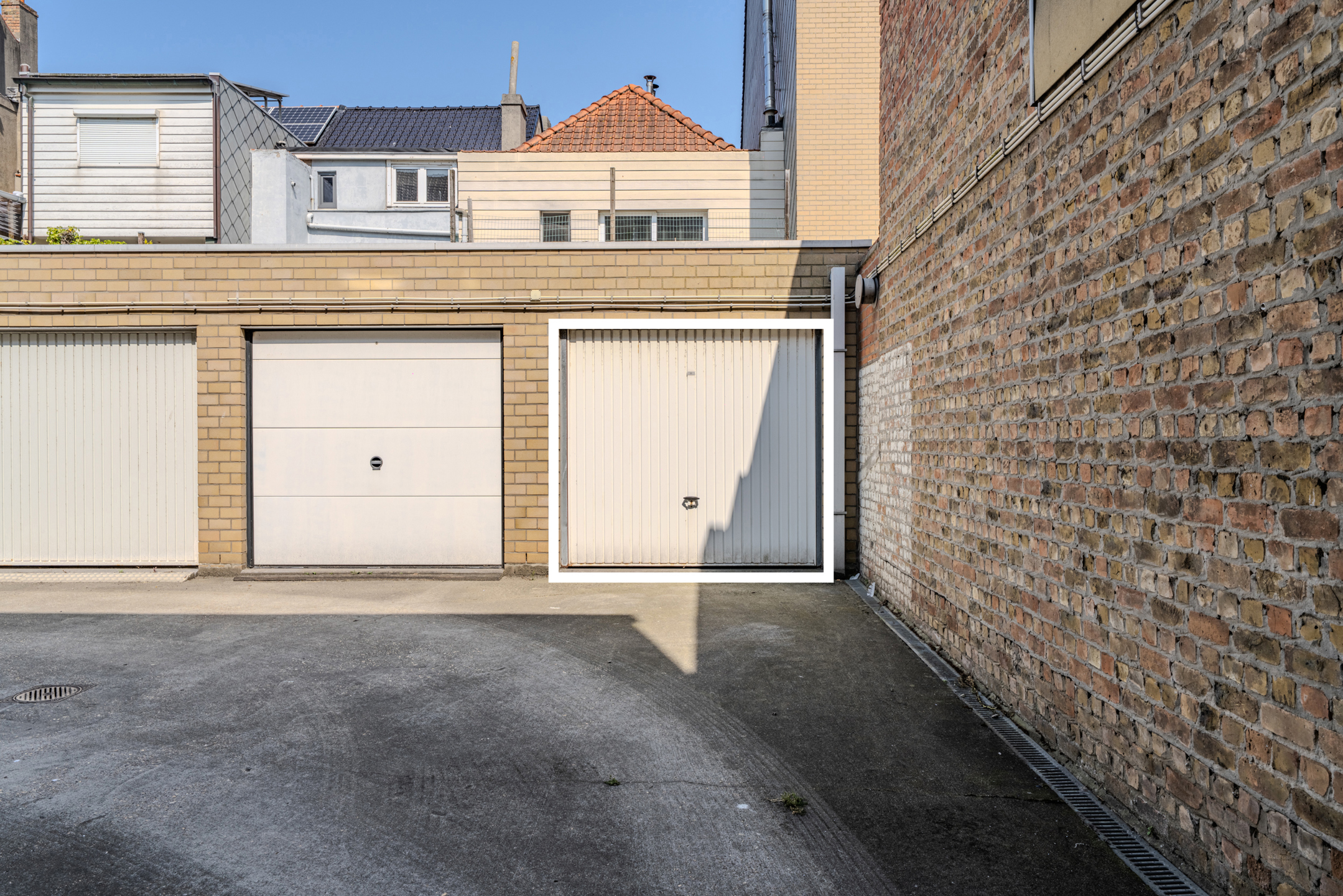 Te koop: gesloten garagebox in hartje Bredene aan zee - foto 1