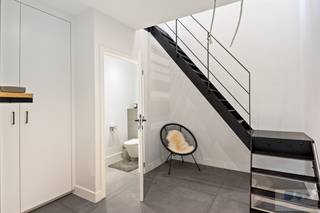 Strategisch gelegen moderne villa met verwarmd zwembad op mooi perceel 814 m².Deze energiezuinige woning geniet uitstekende verbindingen naar...