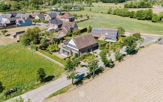 Merelbeke- Op zoek naar een uitzonderlijke villa met uitzicht op de velden en prachtige tuin? Dan is dit pand iets voor u. De belangrijkste troeven...