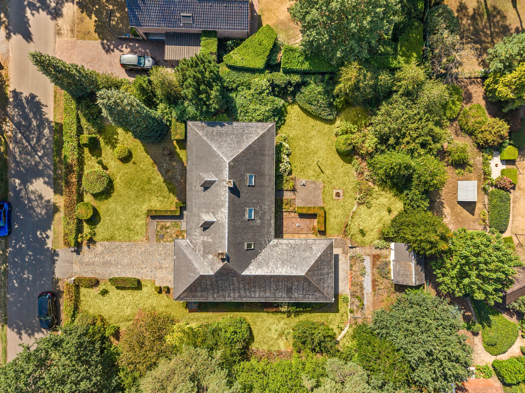 Grande maison familiale située dans un emplacement résidentiel de premier choix sur un terrain de 1 575 m². - photo 4