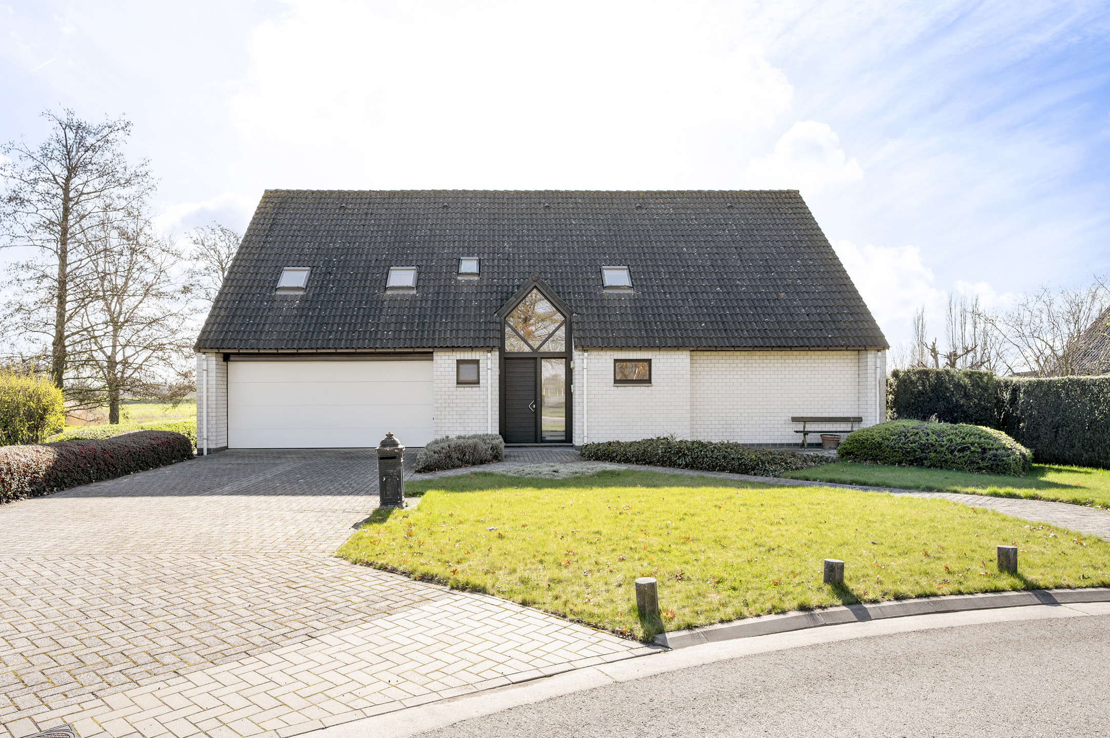 Villa met 4 slk, dubbele garage en prachtige tuin te Lier - foto 2