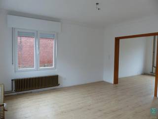 Half-vrijstaande deels gerenoveerde woning met 3 slaapkamers, garage en ingesloten tuin op wandelafstand van het centrum.Welkom in deze charmante...