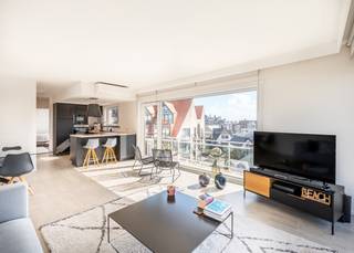 TOTAALrenovatie met zonnig hoekterras en 2 volwaardige slaapkamers te koop.Dit prachtige pand is gelegen op de 2de verdieping van de karaktervolle...