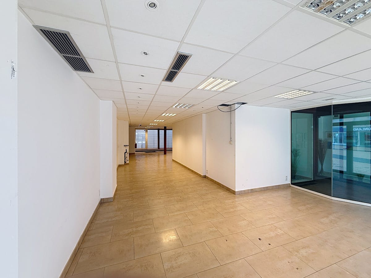 Handelsruimte te huur in de Zeelaan te De Panne. - foto 5