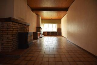 Rijwoning op 161 m² met op het gelijkvloers inkom, ruime living, open keuken met oven, koelkast, keramische kookplaat, spoelbak, badkamer met...